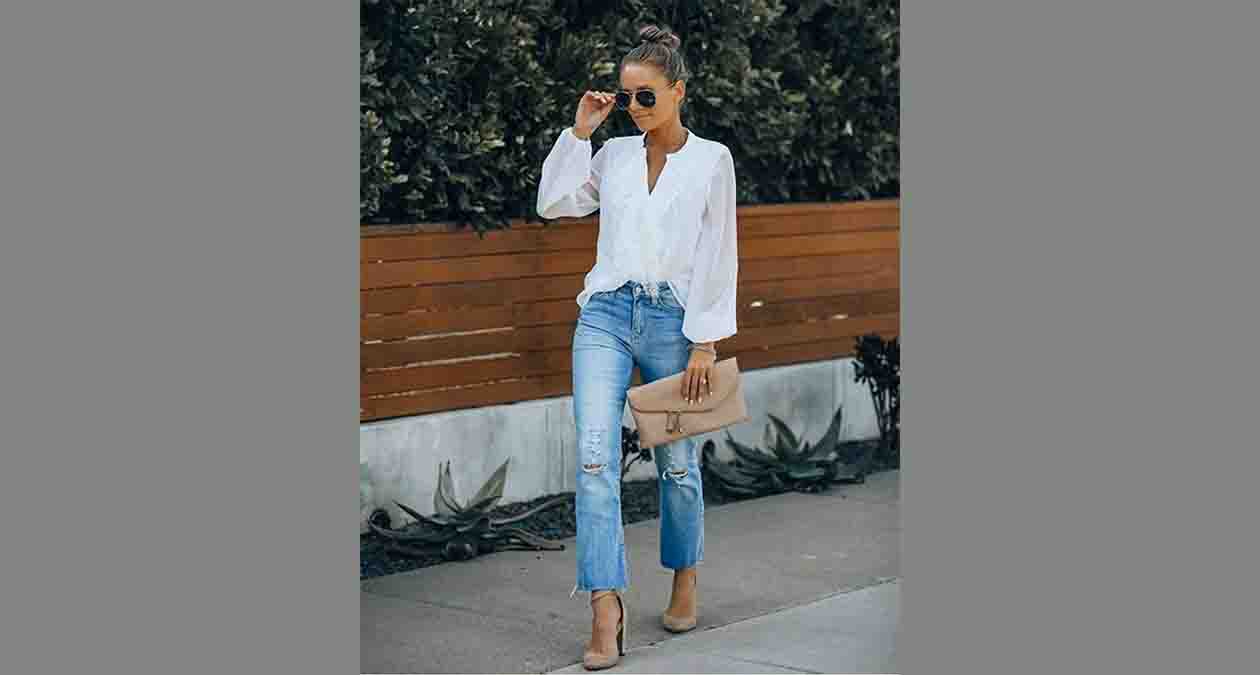 استایل با کت سفید و شلوار جین راسته آبی