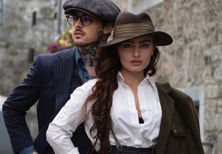 زن و شوهر با استایل اولد مانی در کنار هم