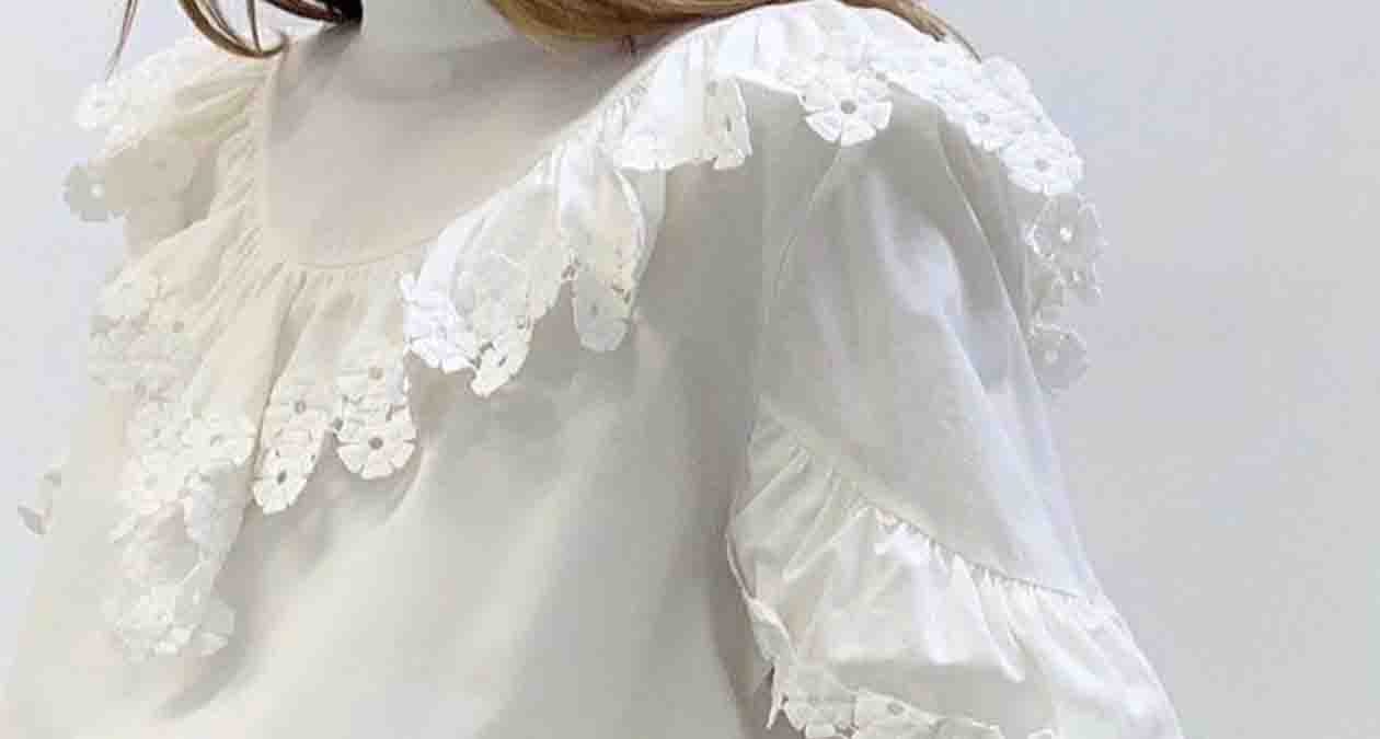 شومیزی به رنگ سفید با برش منحنی