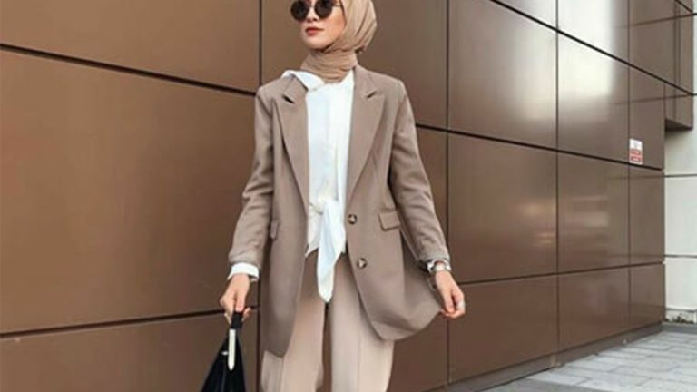 چگونه یک زن مدرن برای انتقال اقتدار و صلاحیت خود در محیط کاری لباس می پوشد؟