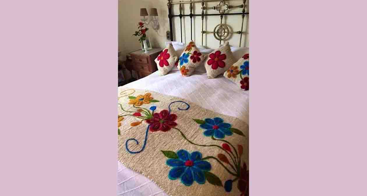 گلدوزی بر روی سرویس خواب