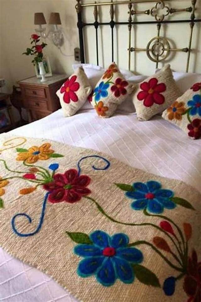گلدوزی بر روی سرویس خواب
