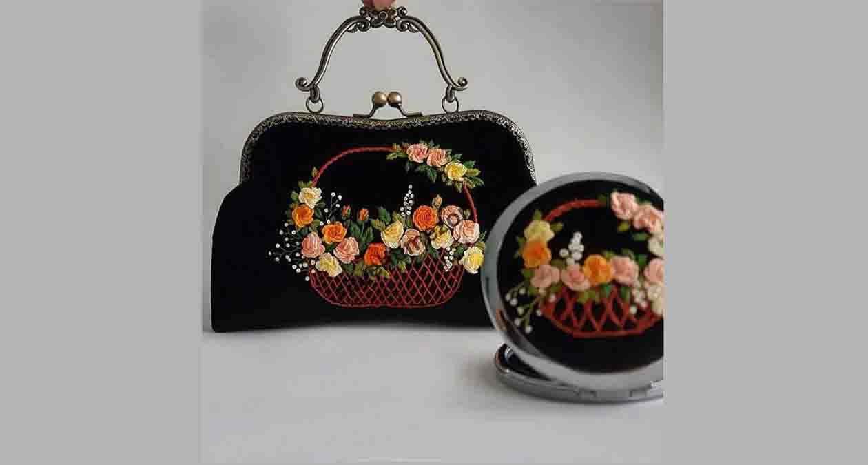 گلدوزی بر روی کیف