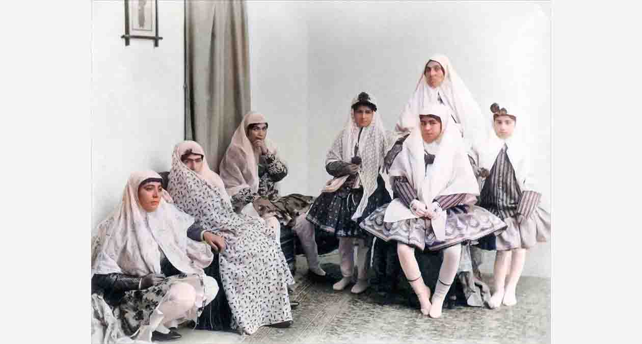 پوشیدن جوراب توسط زنان قاجاری