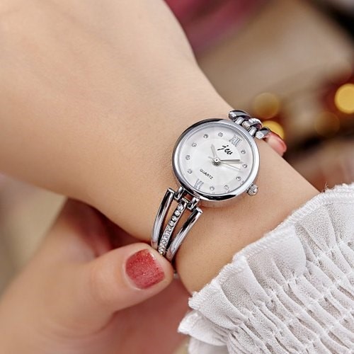 ساعت فلزی و استایل مجلسی