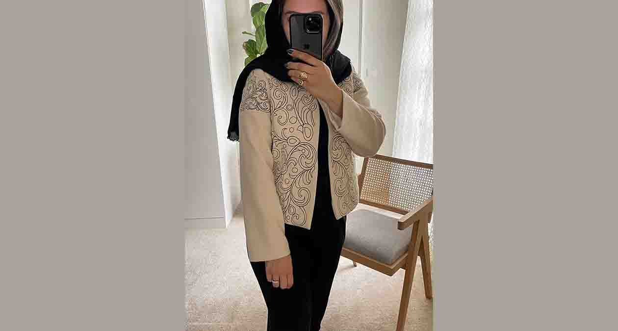 استایل لایهای با شومیز مشکی و ژاکت