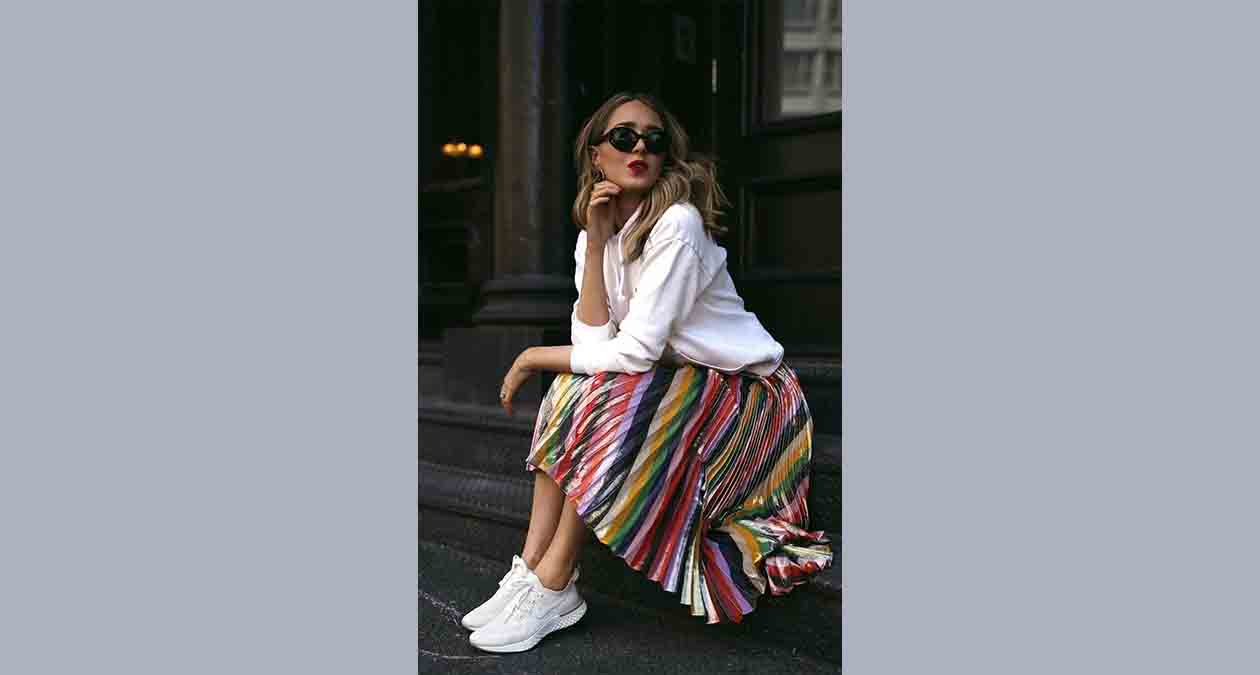 خلاقیت در ستهای دامن کوتاه با بوت و کفش اسپرت